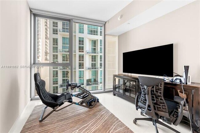 Building Photo - 300 Biscayne Blvd Way