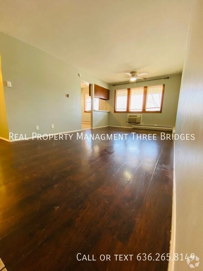 Building Photo - 7435 Hazelcrest Dr