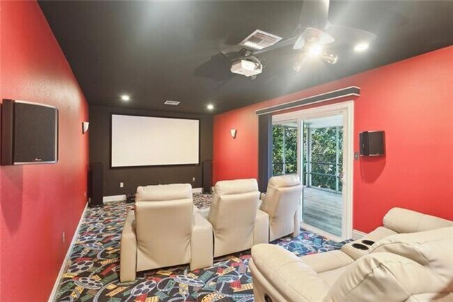 Building Photo - Beautiful Water Front Home