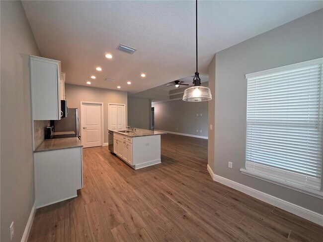 Building Photo - 7345 SE 26th Dr