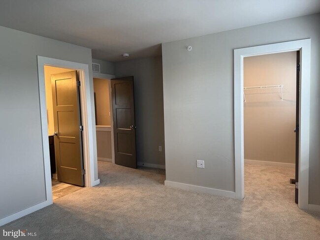 Building Photo - 10 Morgan Cir