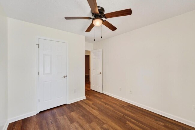 Building Photo - 2558 Candlewood Way
