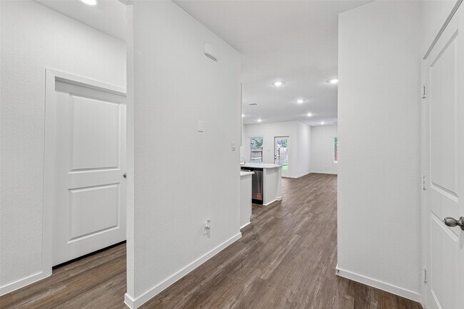 Building Photo - 27727 Dream Prt Dr
