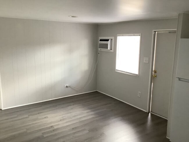 Building Photo - Two Bedroom One Bath Manufactured Home