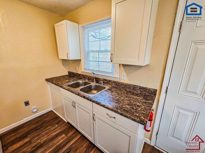 Building Photo - 1936 Bouton Bend