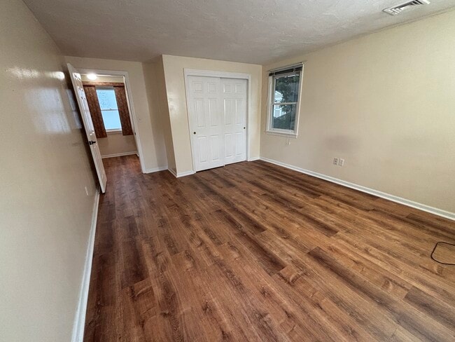 Building Photo - 118 Montclair Ave