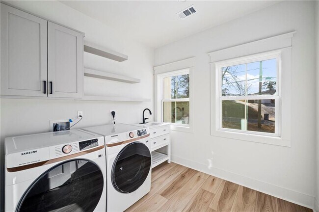 Building Photo - 3784 Pine Needle Dr NW