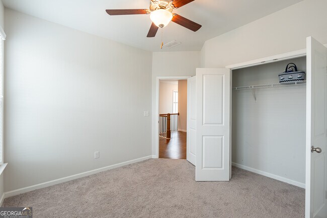 Building Photo - 2701 Cedar Pne Wy