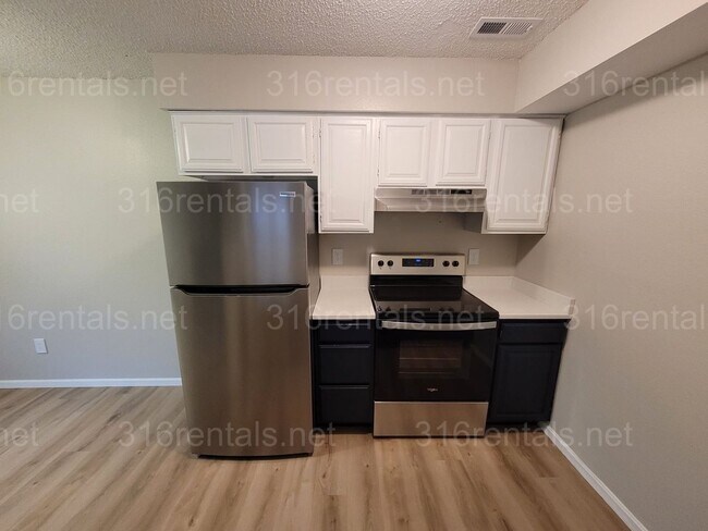 Building Photo - $925 - 2 bedroom 1 bath - Beautiful apartm...