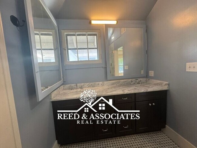 Building Photo - Spacious: 3 Bedroom in East Buntyn