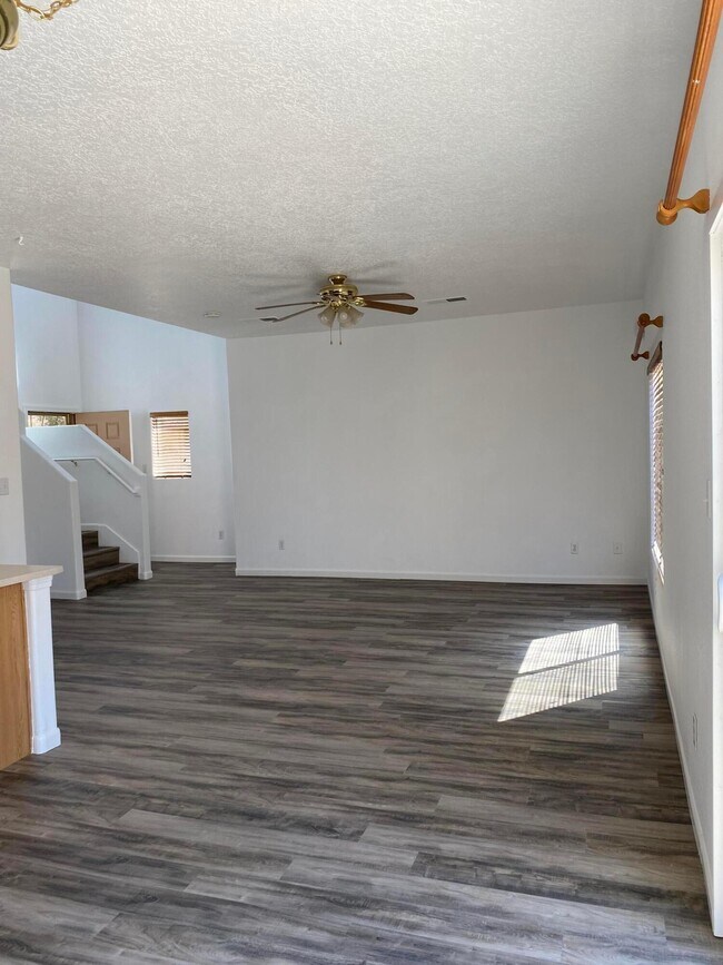 Building Photo - 1412 Stone Canyon Rd NE