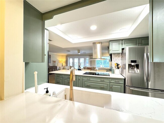 Building Photo - 1004 SE 5th Ave