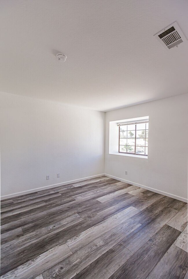 Building Photo - Henderson Home