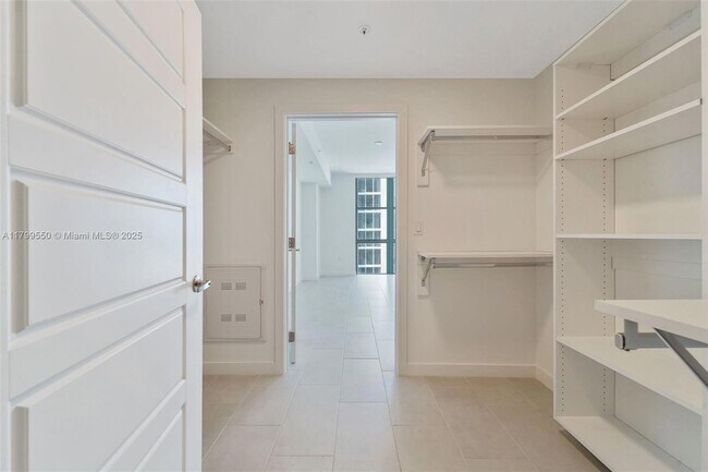 Building Photo - 2150 N Bayshore Dr