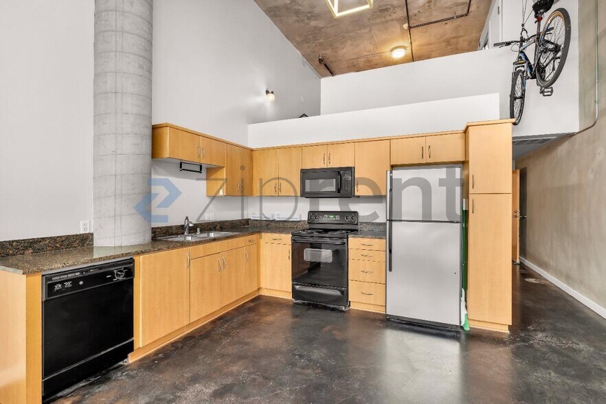 Building Photo - Unit 110