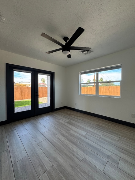 Building Photo - 1616 E Willetta St