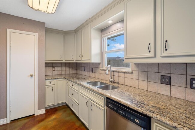 Building Photo - 217 Glen Haven Dr