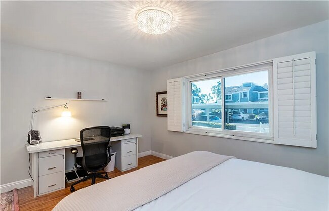 Building Photo - Executive Bixby Village condo with gorgeou...