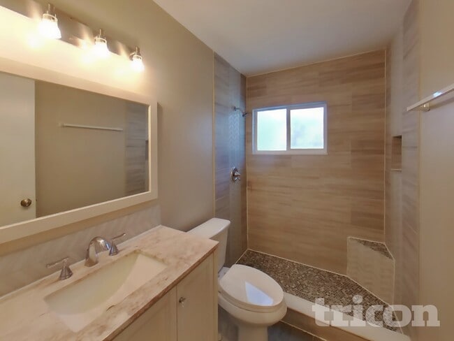 Building Photo - 1108 Robin Dr