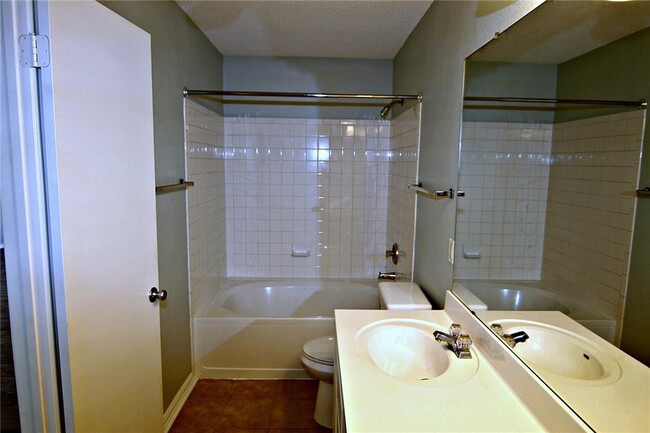 Building Photo - 2110 Jasper Ln