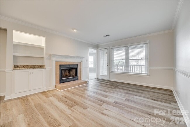 Building Photo - 13822 Queens Harbor Rd