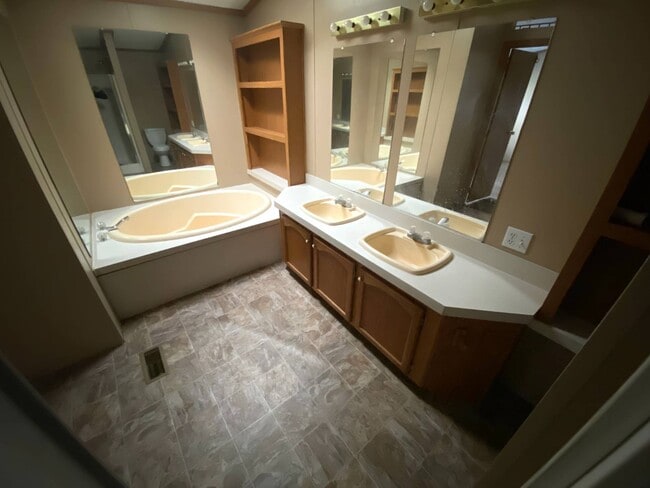 Building Photo - 4184 Bickel St