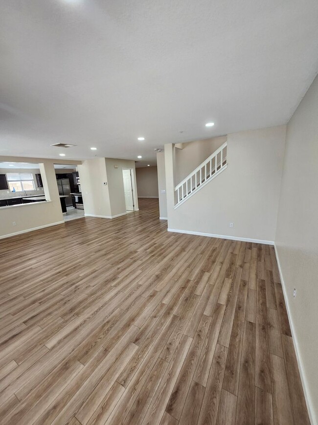 Building Photo - Beautiful 5 Bedroom House fully remodeled....