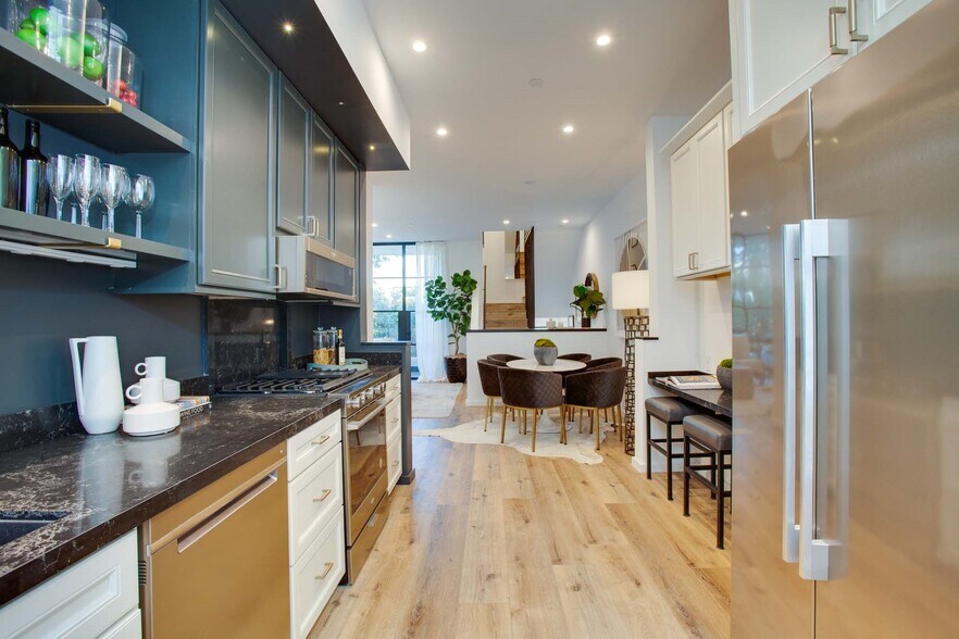 Building Photo - 1258 N Las Palmas Ave