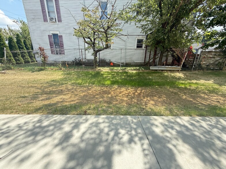 Primary Photo - 1630 Ekin Ave