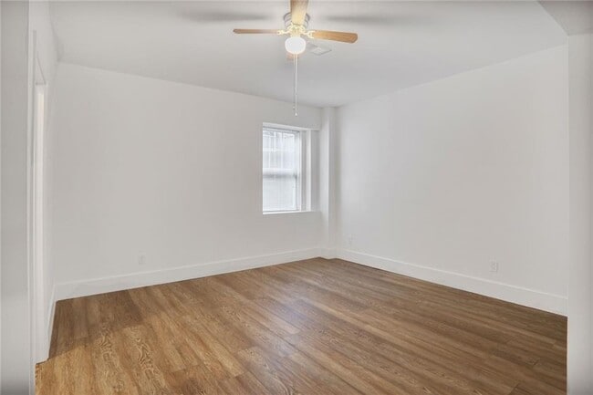 Building Photo - 1790 Oak Brook Ln NW