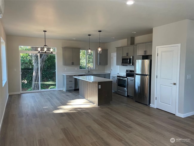 Building Photo - NIce Bremerton Townhouse