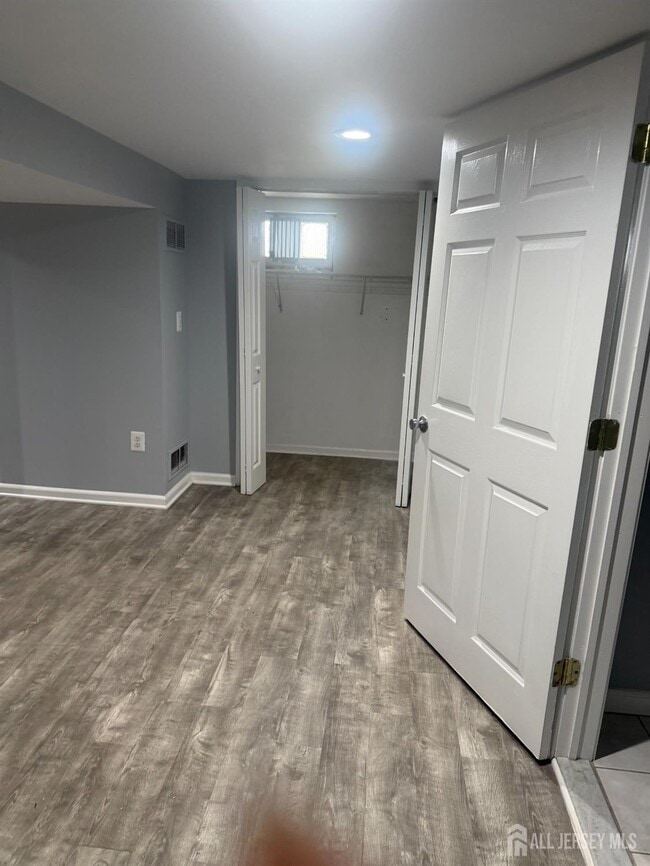 Building Photo - 13 Oakwood Dr