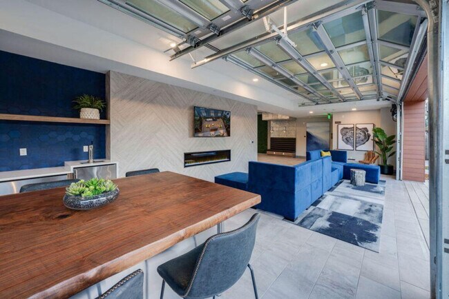 Building Photo - 398 Ortega Ave