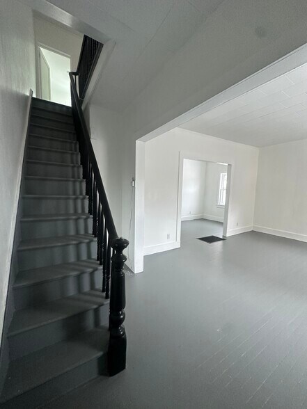 Building Photo - 9 N Water St