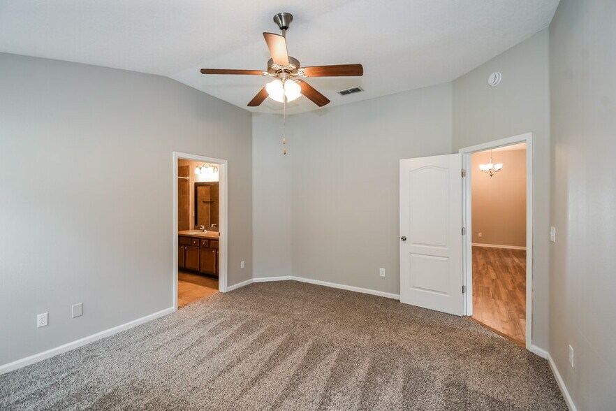 Building Photo - 15847 Rachel Creek Dr