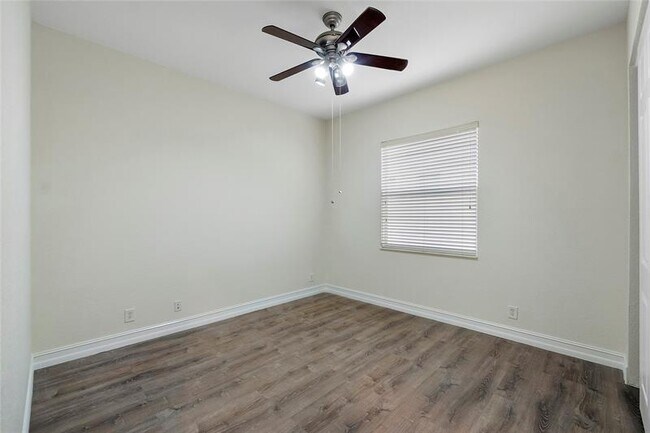 Building Photo - 8215 NW 125th Ln