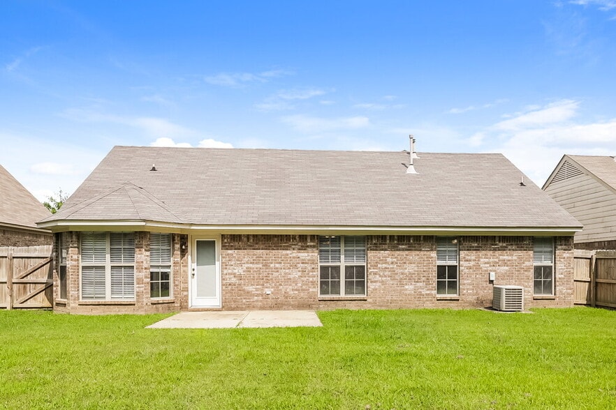 Building Photo - 8643 Bonfire Dr