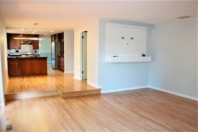 Building Photo - 321 Keach Ct