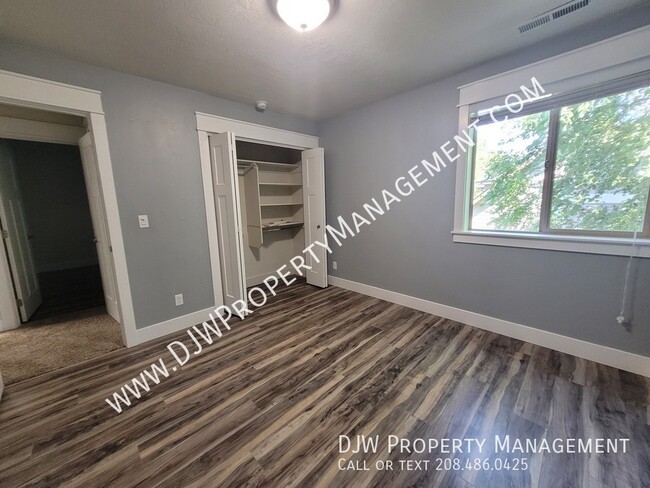 Building Photo - Custom Built 4 Bedroom Just Minutes from t...