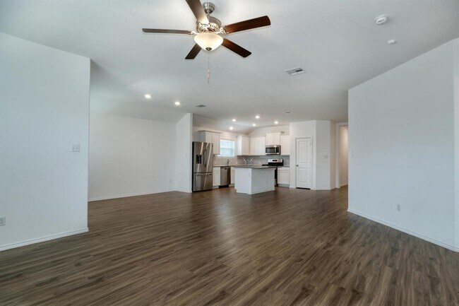 Building Photo - 200 Coventry Dr