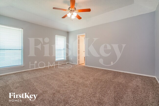 Building Photo - 5304 Tamarack Ct