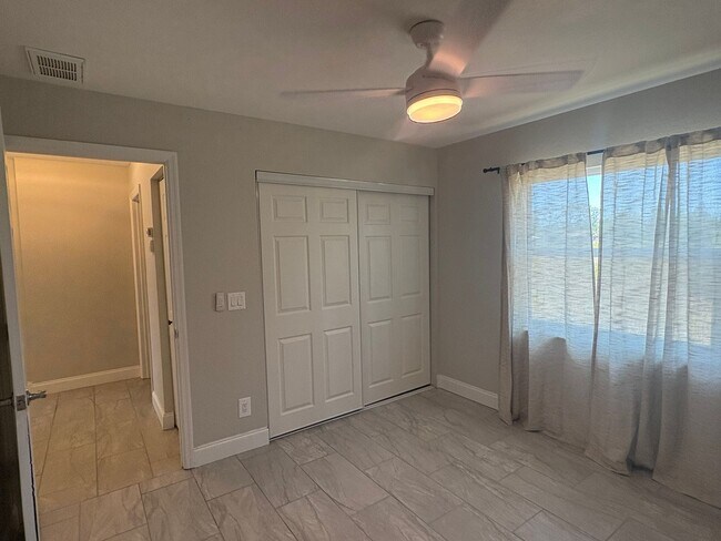 Building Photo - 3/2/2 with Solar!