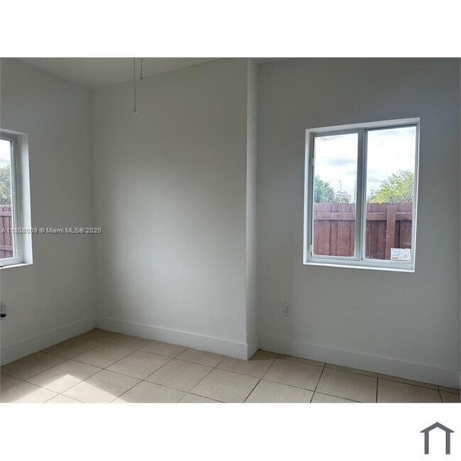 Building Photo - 1136 NW 55th St