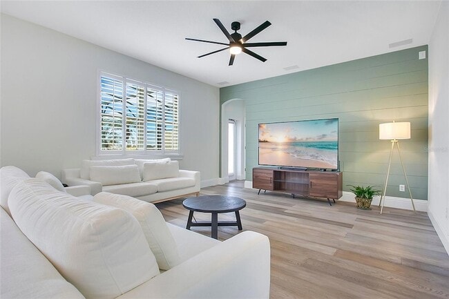 Building Photo - 15049 Spinnaker Cove Ln