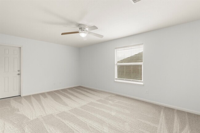 Building Photo - 2111 Blue Water Bay Dr