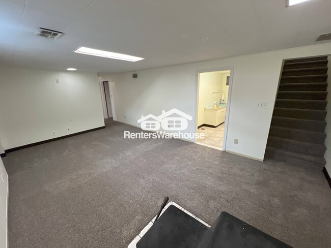 Building Photo - 7759 Elmwood Ln