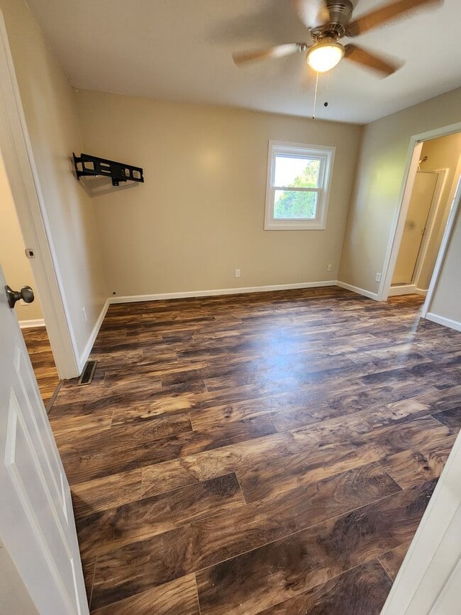 Building Photo - Updated 3 Bedroom Ranch style home