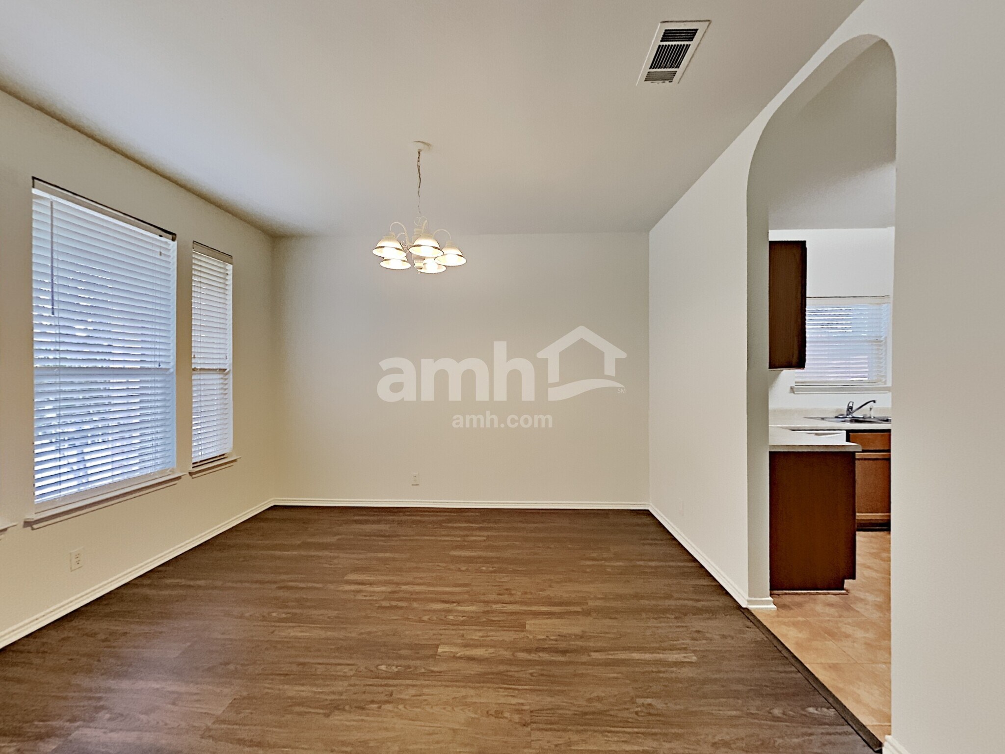 Building Photo - 2915 Encino Riv