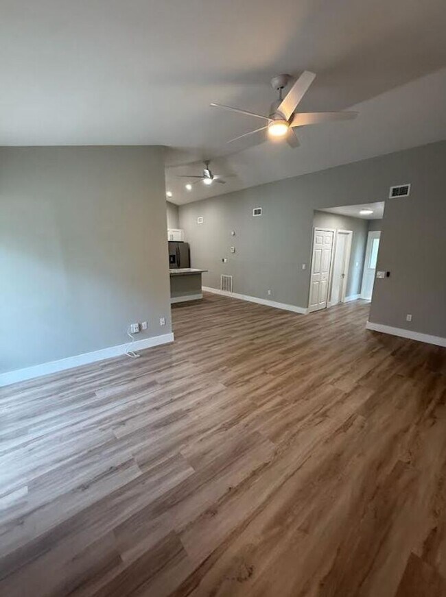 Building Photo - 3 Bedroom 2 Bath 2 Car garage pool home fo...