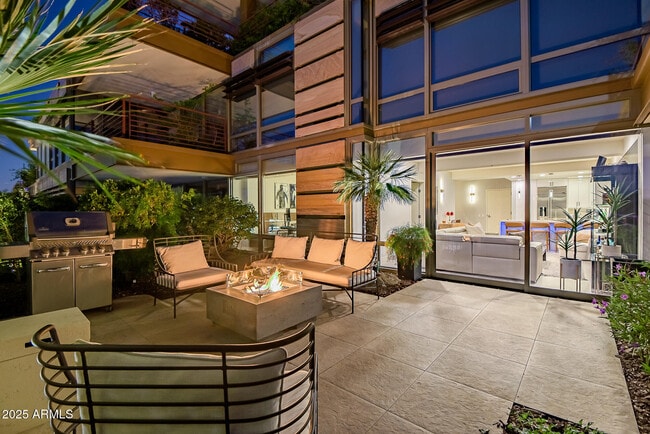 Building Photo - 7167 E Rancho Vista Dr